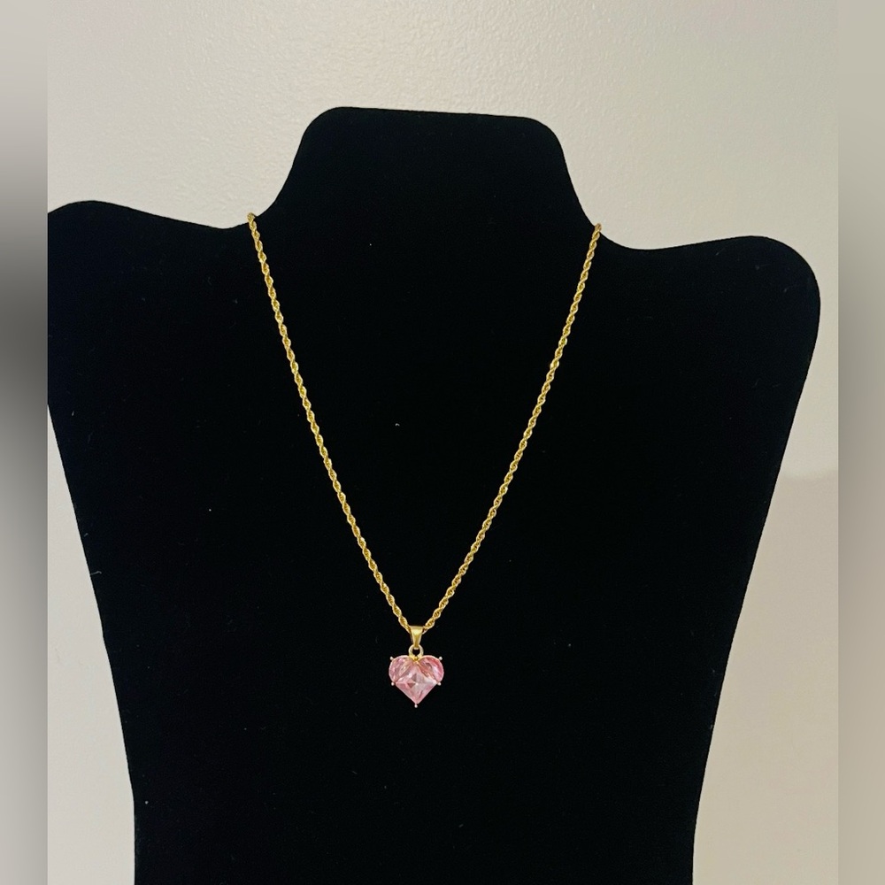 ✨💎Swarovski Pink Crystal Heart Necklace – Gold Tone🩷✨
